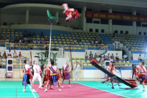 Sôi động Gala xiếc “Sắc màu tuổi thơ giữa miền trà biếc”