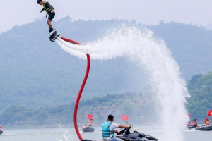 Hồ Núi Cốc sôi động với màn trình diễn Jetski đỉnh cao vào sáng 15/5