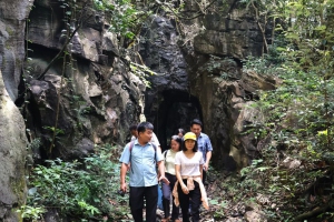 Khám phá rừng nguyên sinh và hệ thống đường hầm trăm năm tại Phja Khao