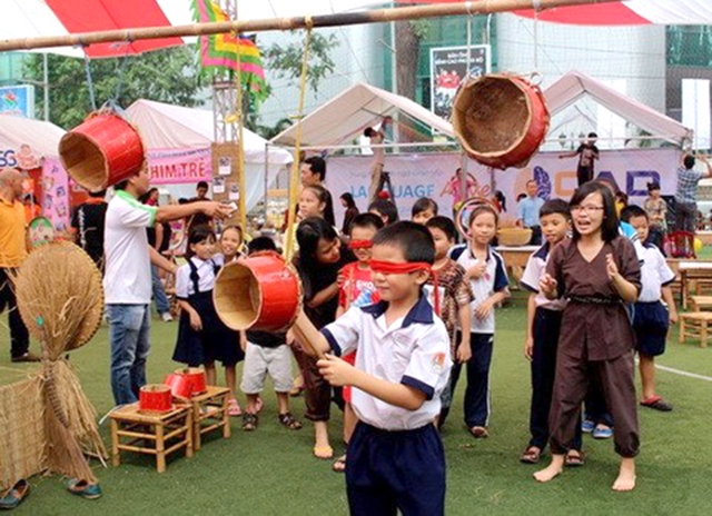 Nhiều hoạt động hấp dẫn thiếu nhi tại Làng Văn hoá - Du lịch các dân tộc Việt Nam dịp Tết thiếu nhi.