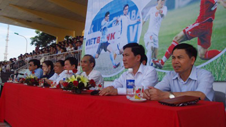 Các đại biểu tham dự Lễ khai mạc Giải bóng đá các câu lạc bộ tỉnh Thái Nguyên