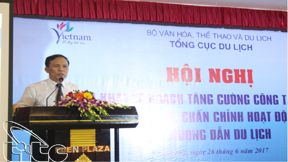 Ông Ngô Hoài Chung, Phó tổng cục trưởng TCDL phát biểu tại hội nghị